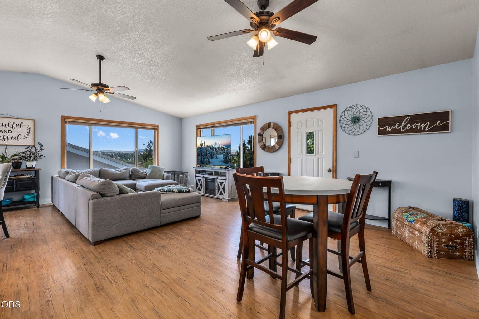 Photo of 268 NE Hillcrest Street 7 of 37