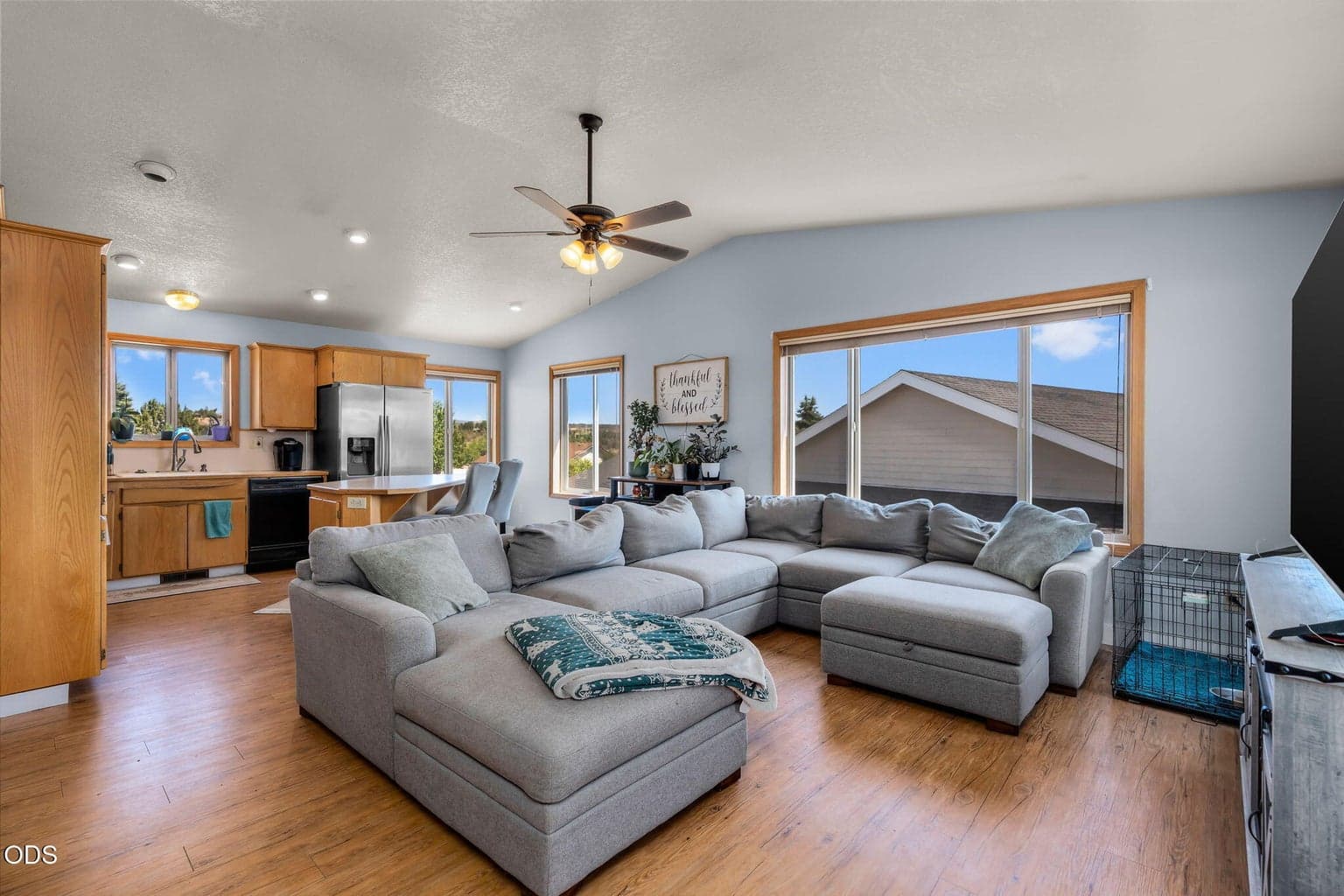 Photo of 268 NE Hillcrest Street 6 of 37