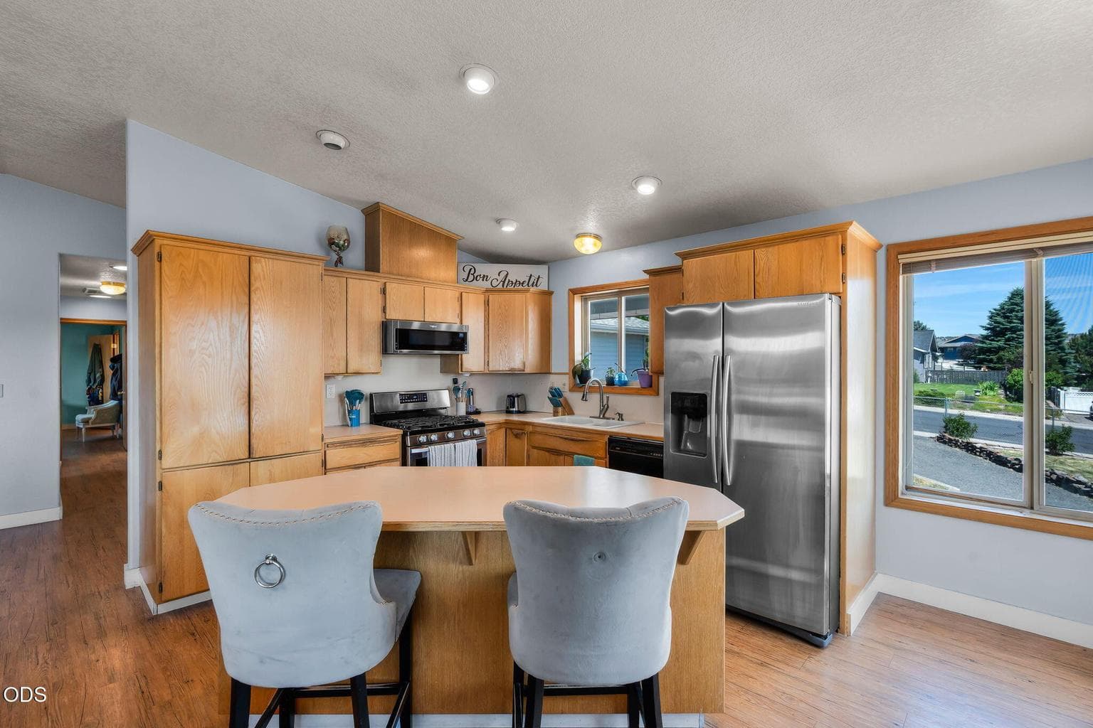 Photo of 268 NE Hillcrest Street 10 of 37