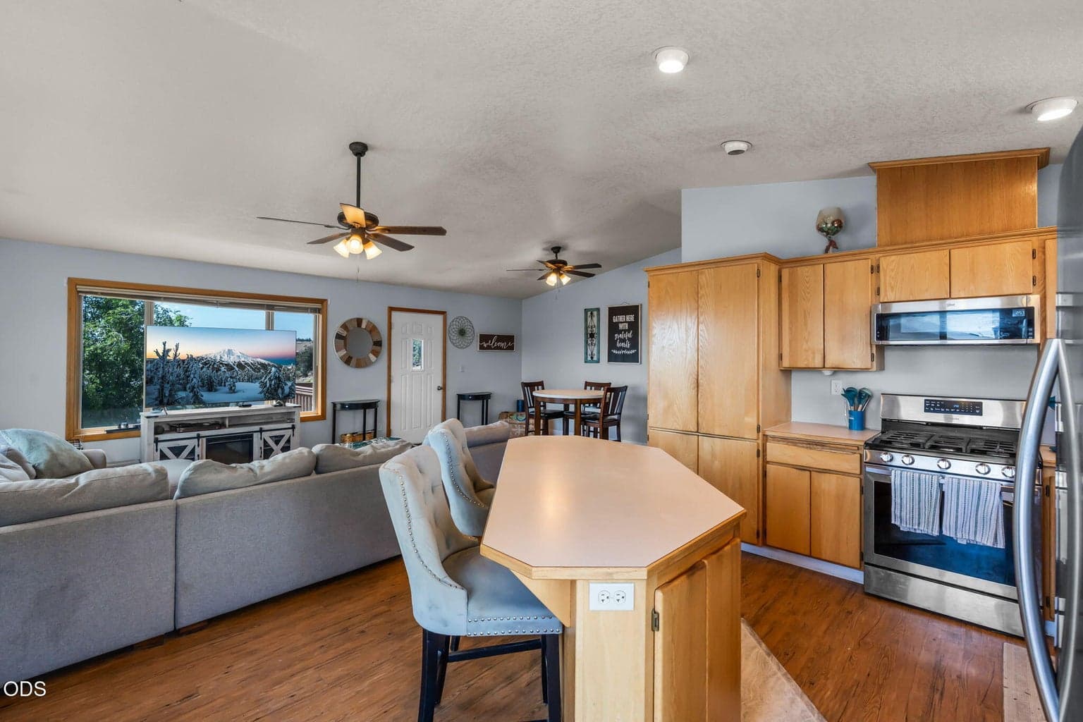 Photo of 268 NE Hillcrest Street 11 of 37