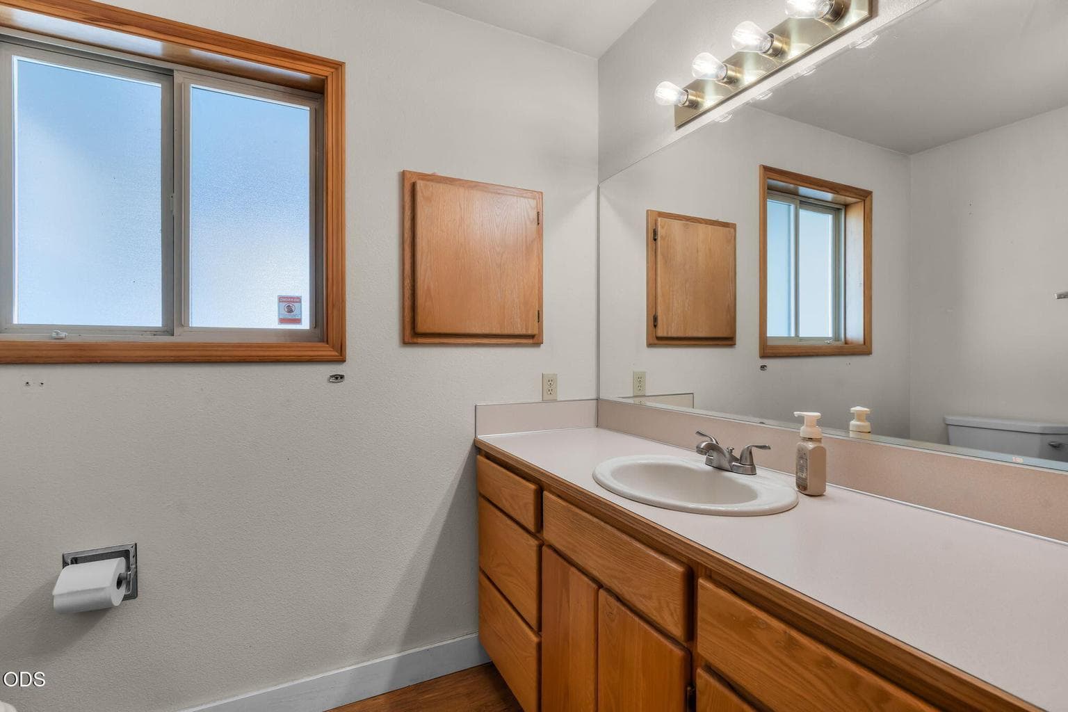 Photo of 268 NE Hillcrest Street 12 of 37