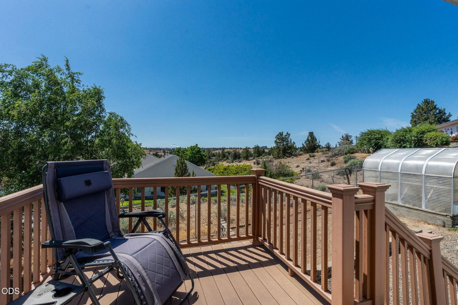 Photo of 268 NE Hillcrest Street 16 of 37