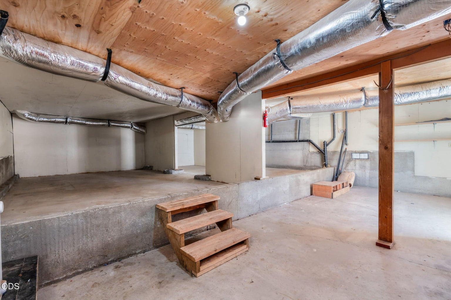 Photo of 268 NE Hillcrest Street 33 of 37