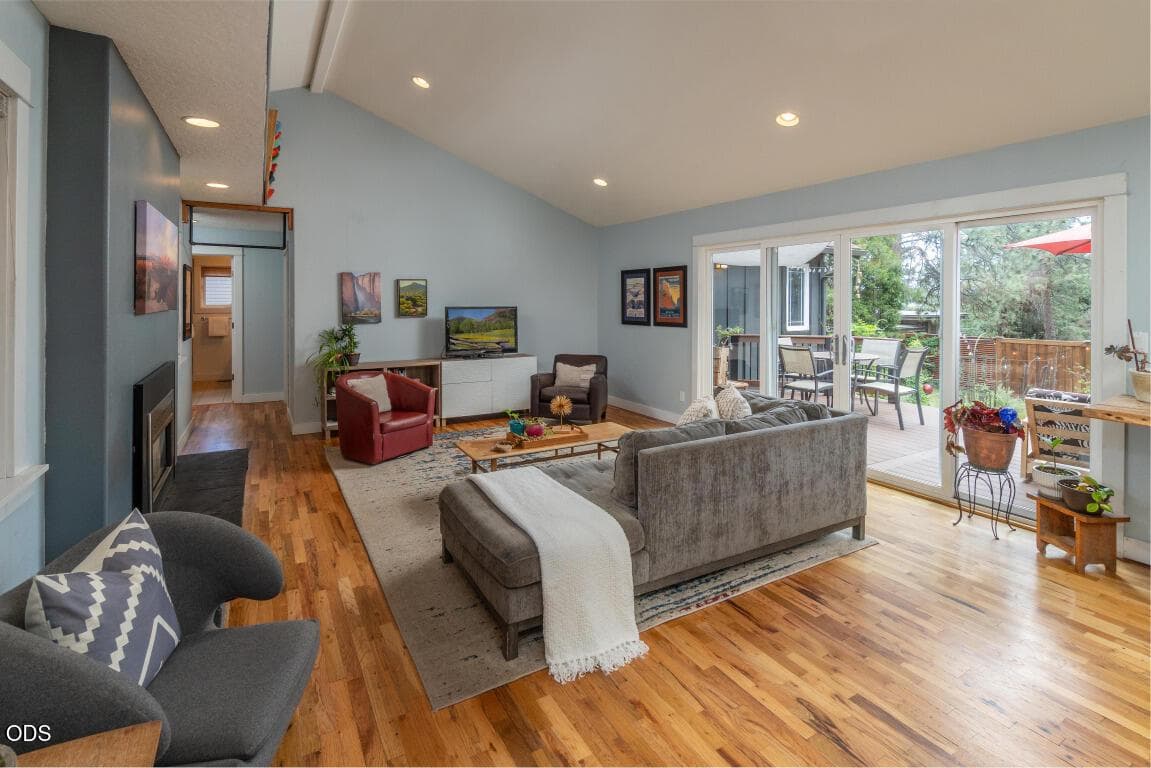 Photo of 1473 NW Quincy Avenue 8 of 30