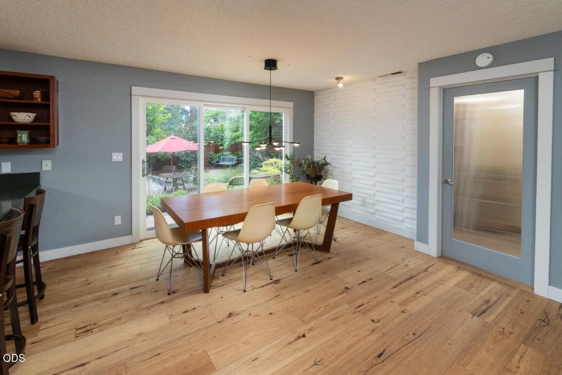 Photo of 1473 NW Quincy Avenue 12 of 30