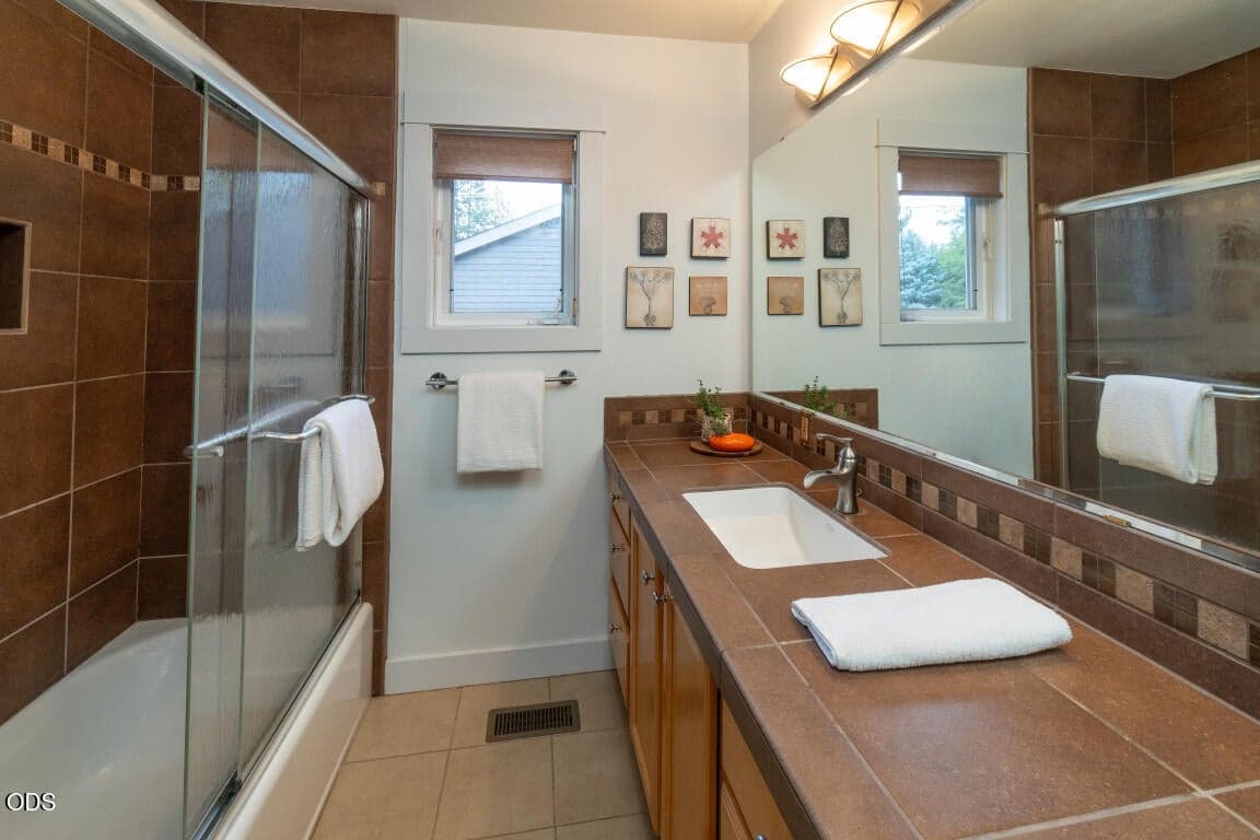 Photo of 1473 NW Quincy Avenue 18 of 30