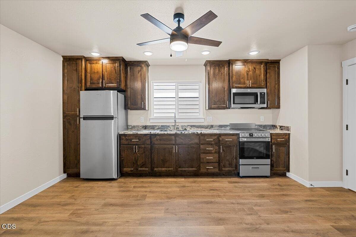 Photo of 7871 Houston 2 of 11