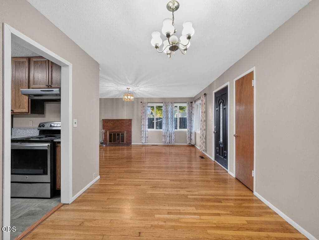 Photo of 2430 Berkeley Street 4 of 23