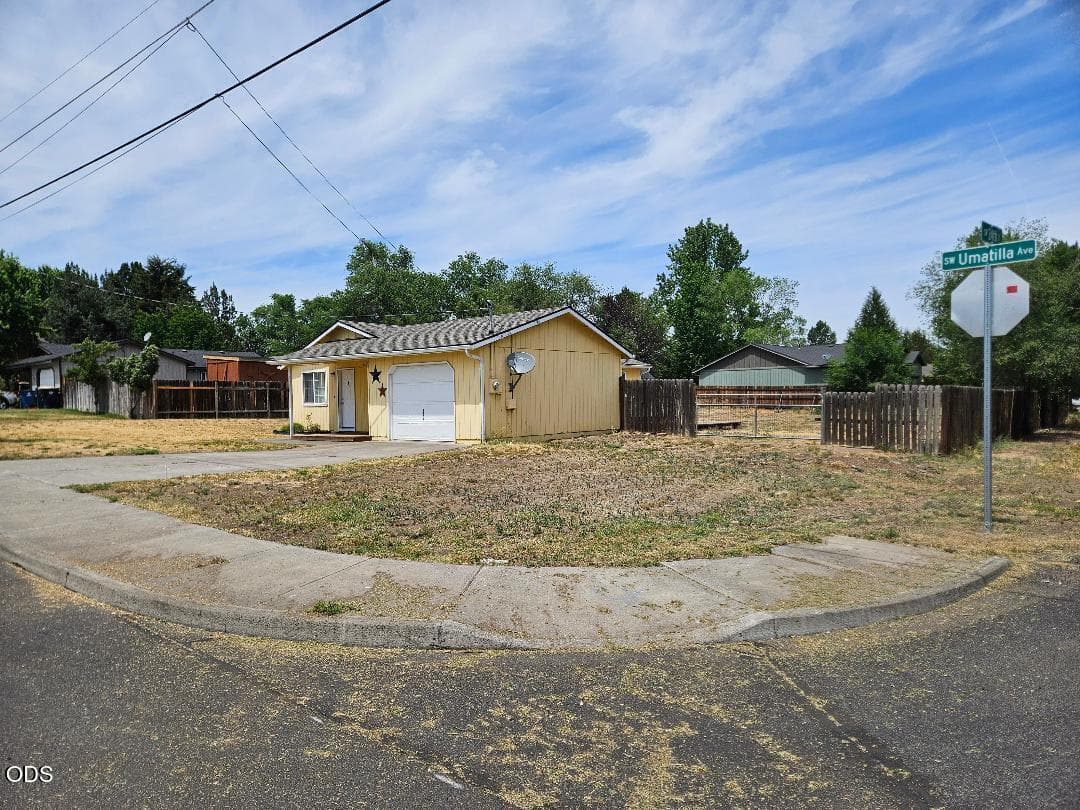 Photo of 2411 Umatilla 2 of 15