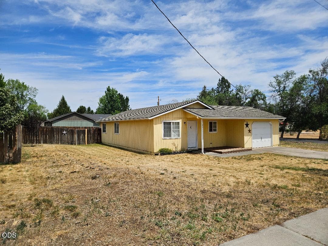 Photo of 2411 Umatilla 1 of 15
