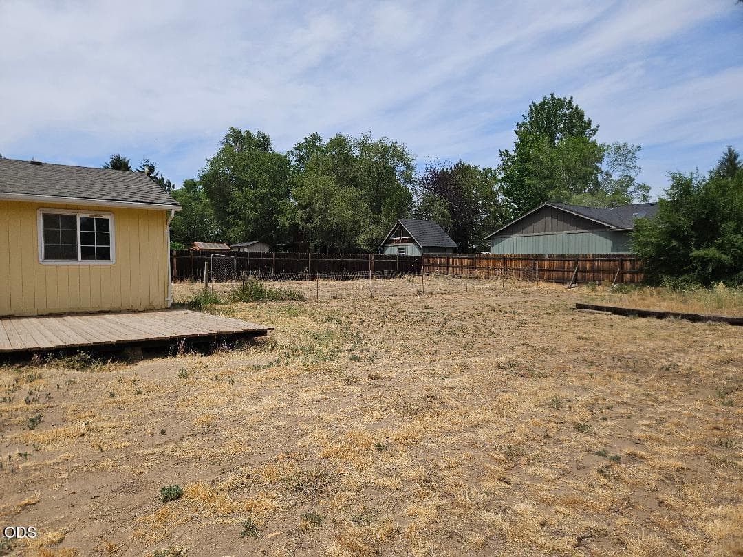 Photo of 2411 Umatilla 5 of 15