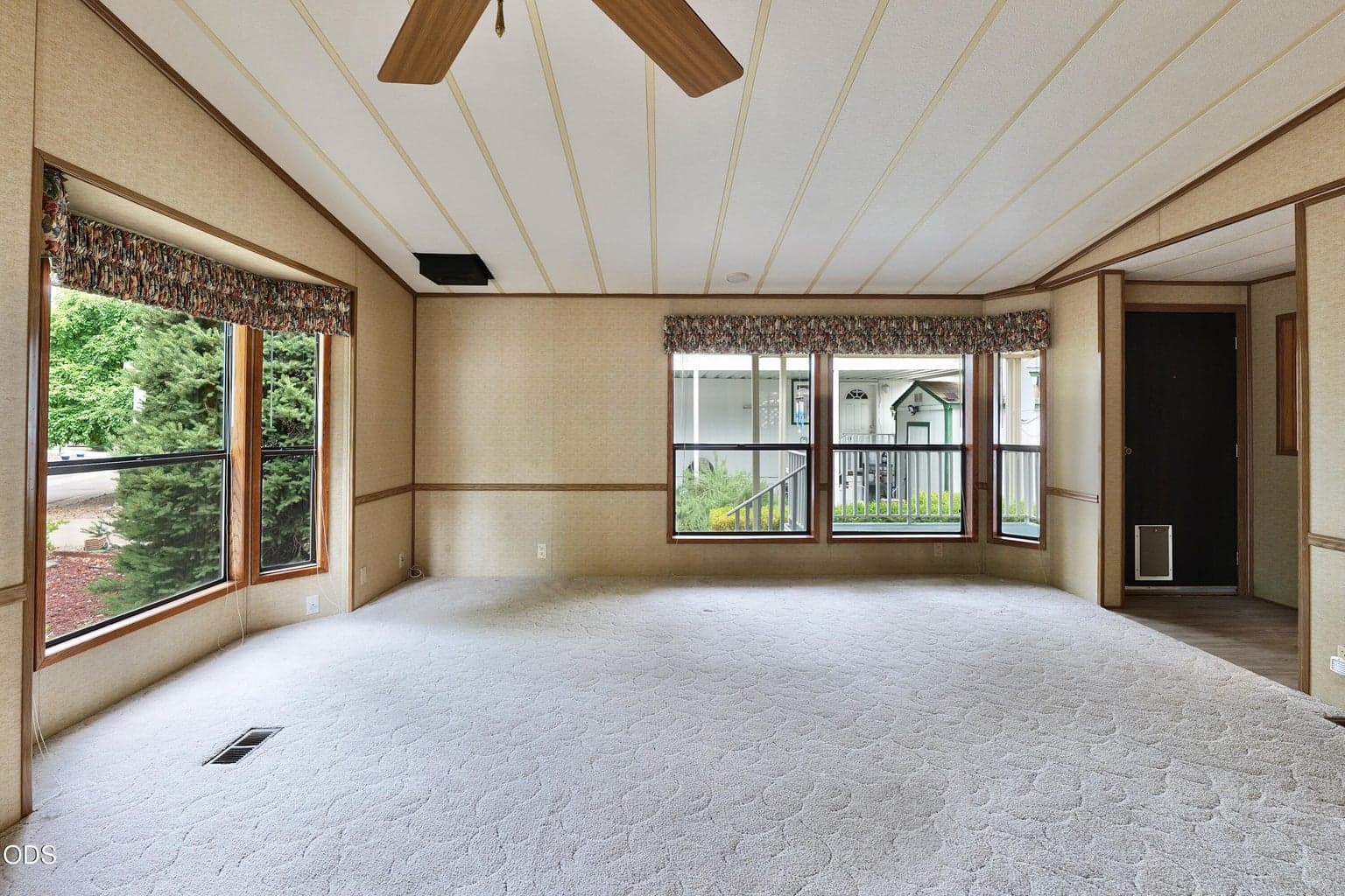 Photo of 21 Brophy Way 2 of 39