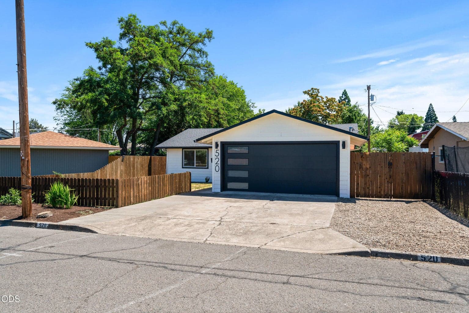 Photo of 520 Grand 3 of 21