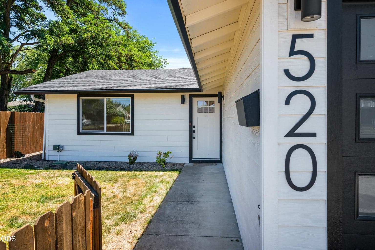 Photo of 520 Grand 4 of 21