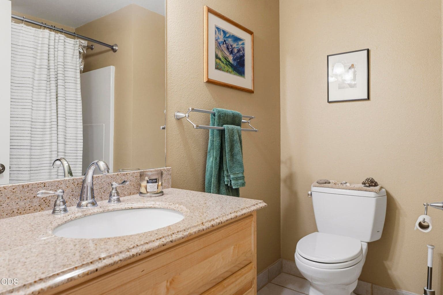 Main full bath with tub/shower