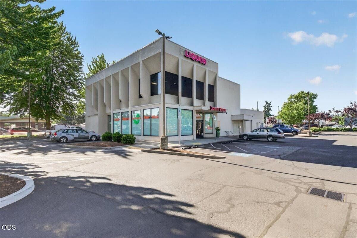 Photo of 790 Stevens 1 of 44