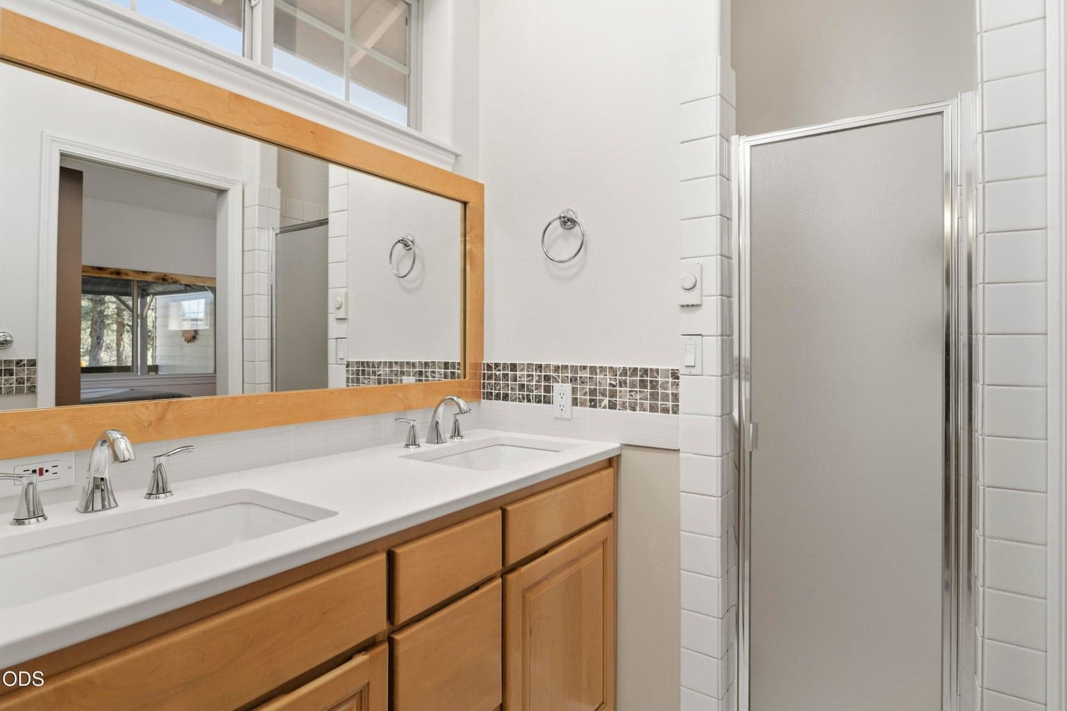 Primary bathroom (Upstairs)