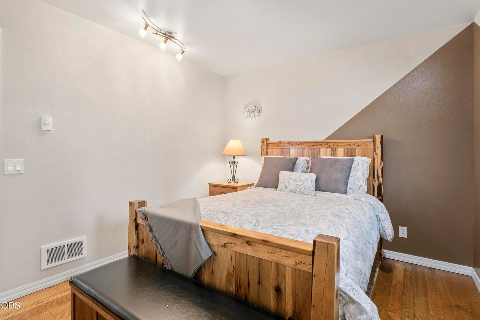 2nd bedroom (downstairs)