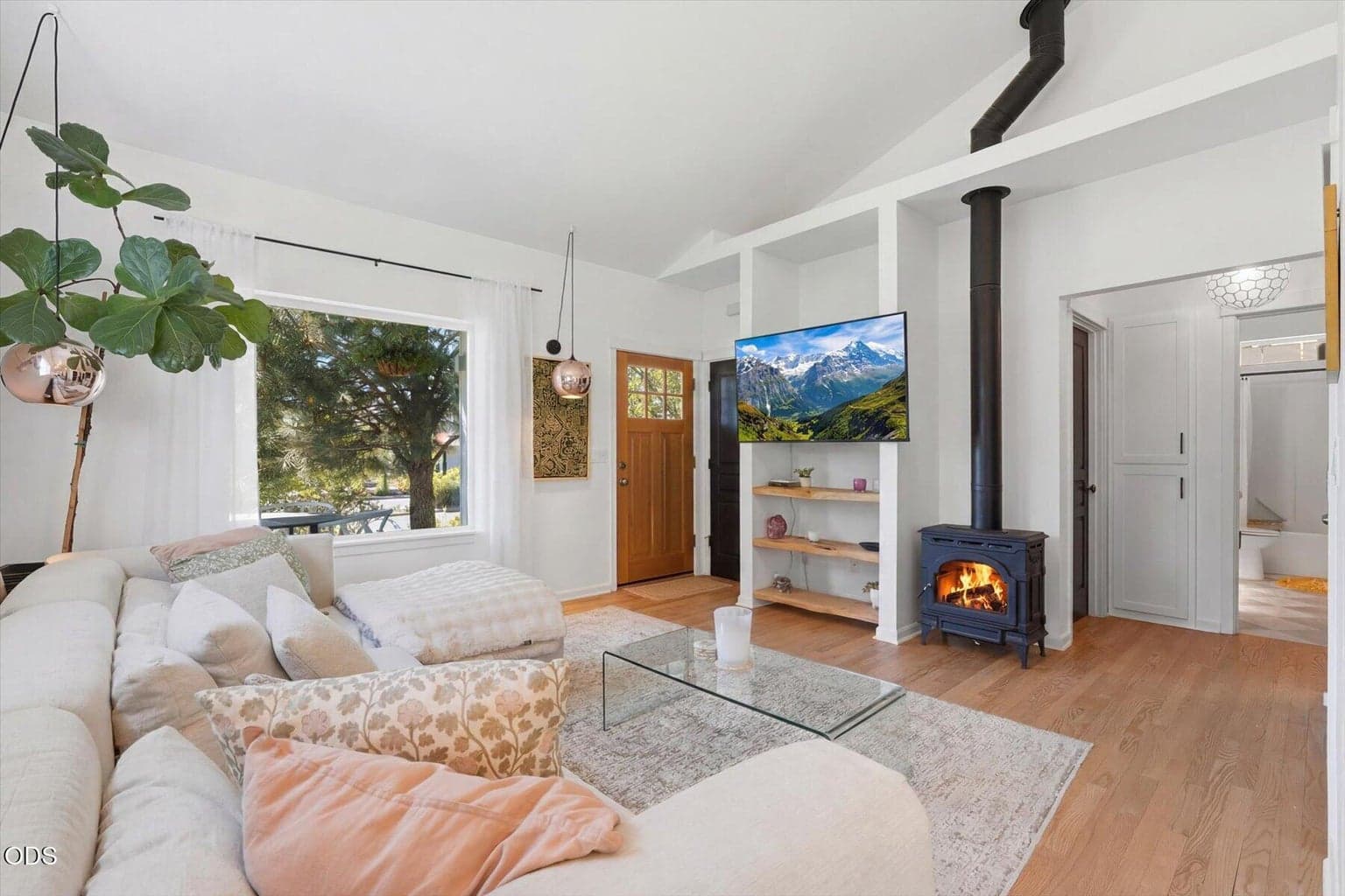 Photo of 1236 NW Mount Washington Drive 6 of 49