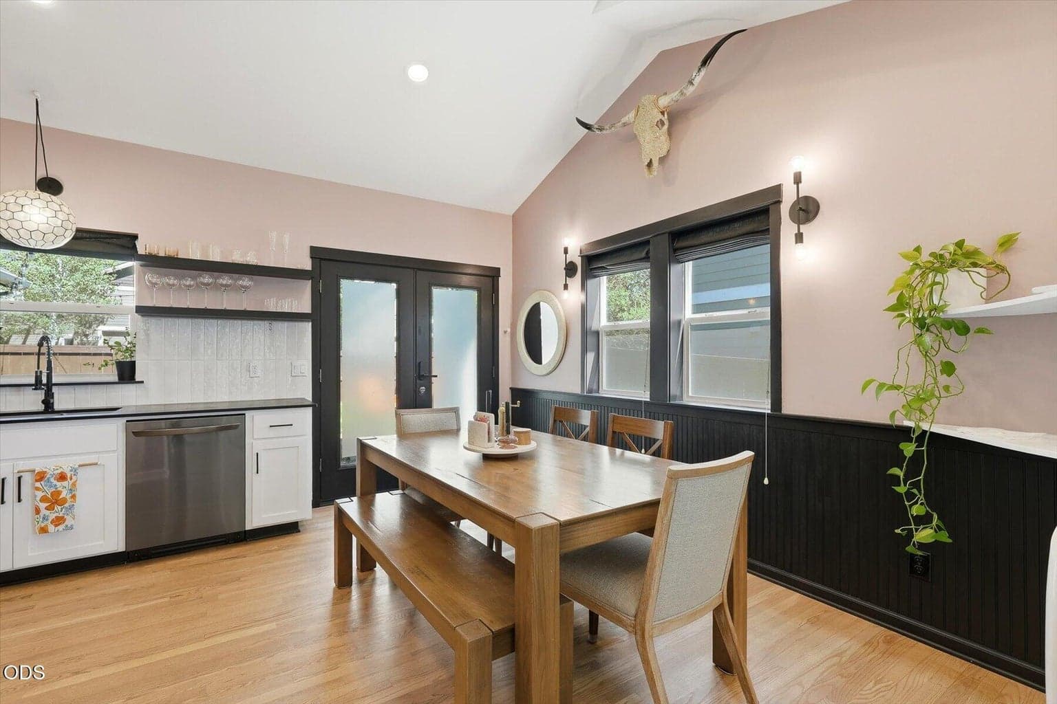 Photo of 1236 NW Mount Washington Drive 8 of 49