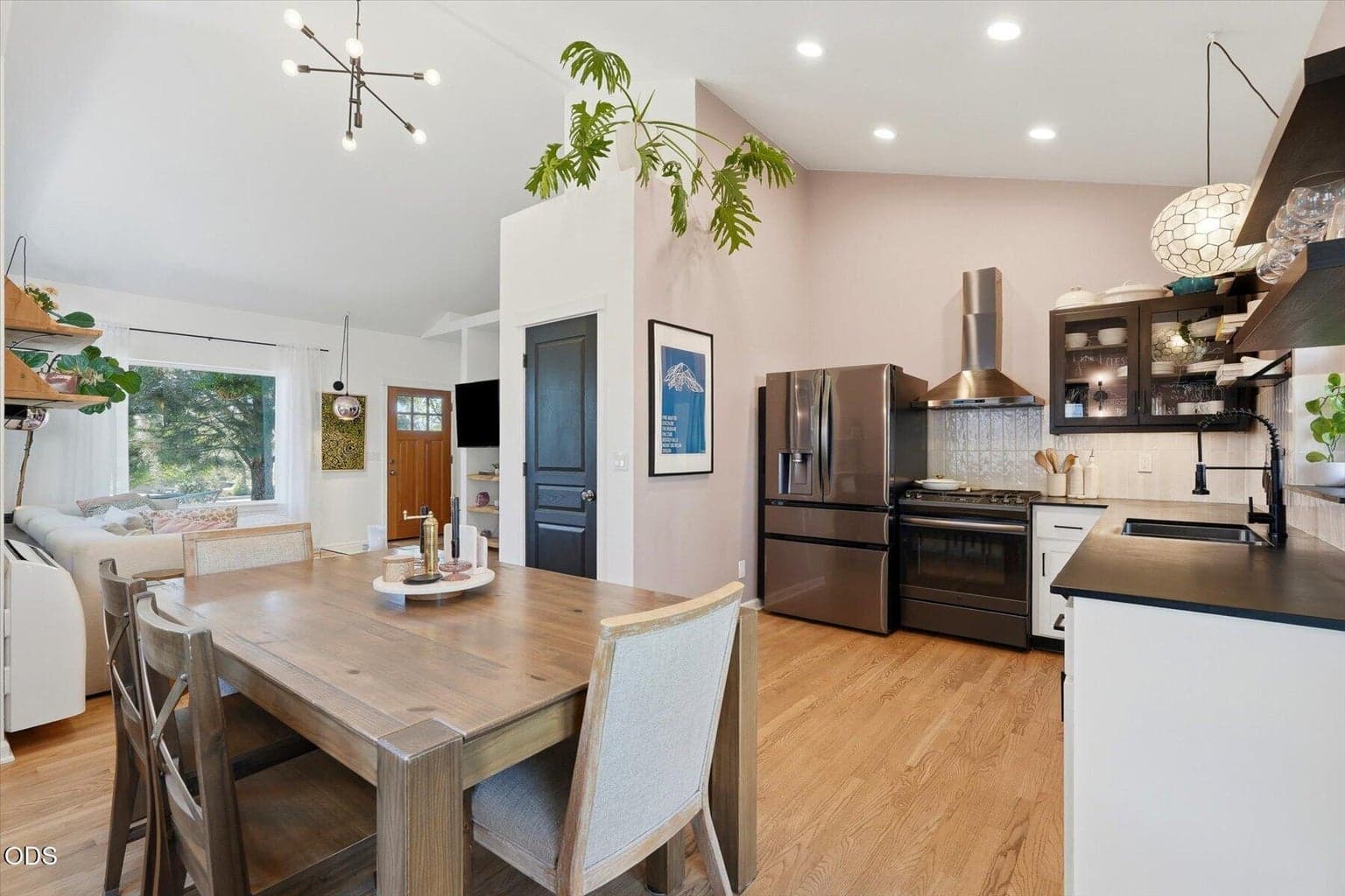Photo of 1236 NW Mount Washington Drive 9 of 49