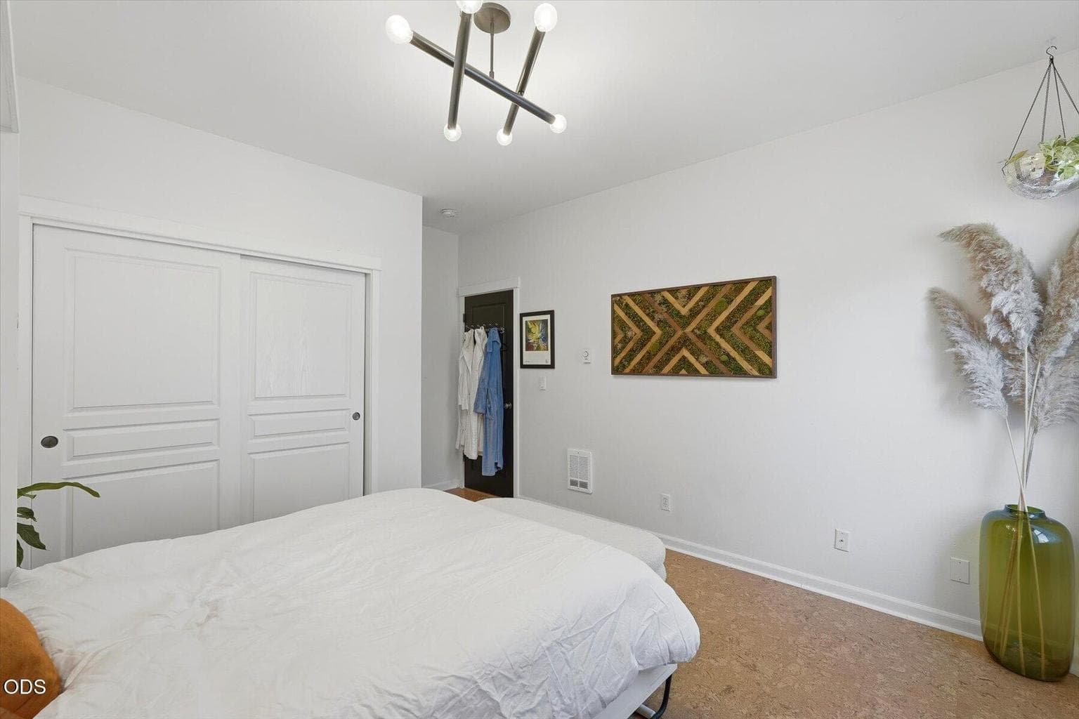 Photo of 1236 NW Mount Washington Drive 20 of 49