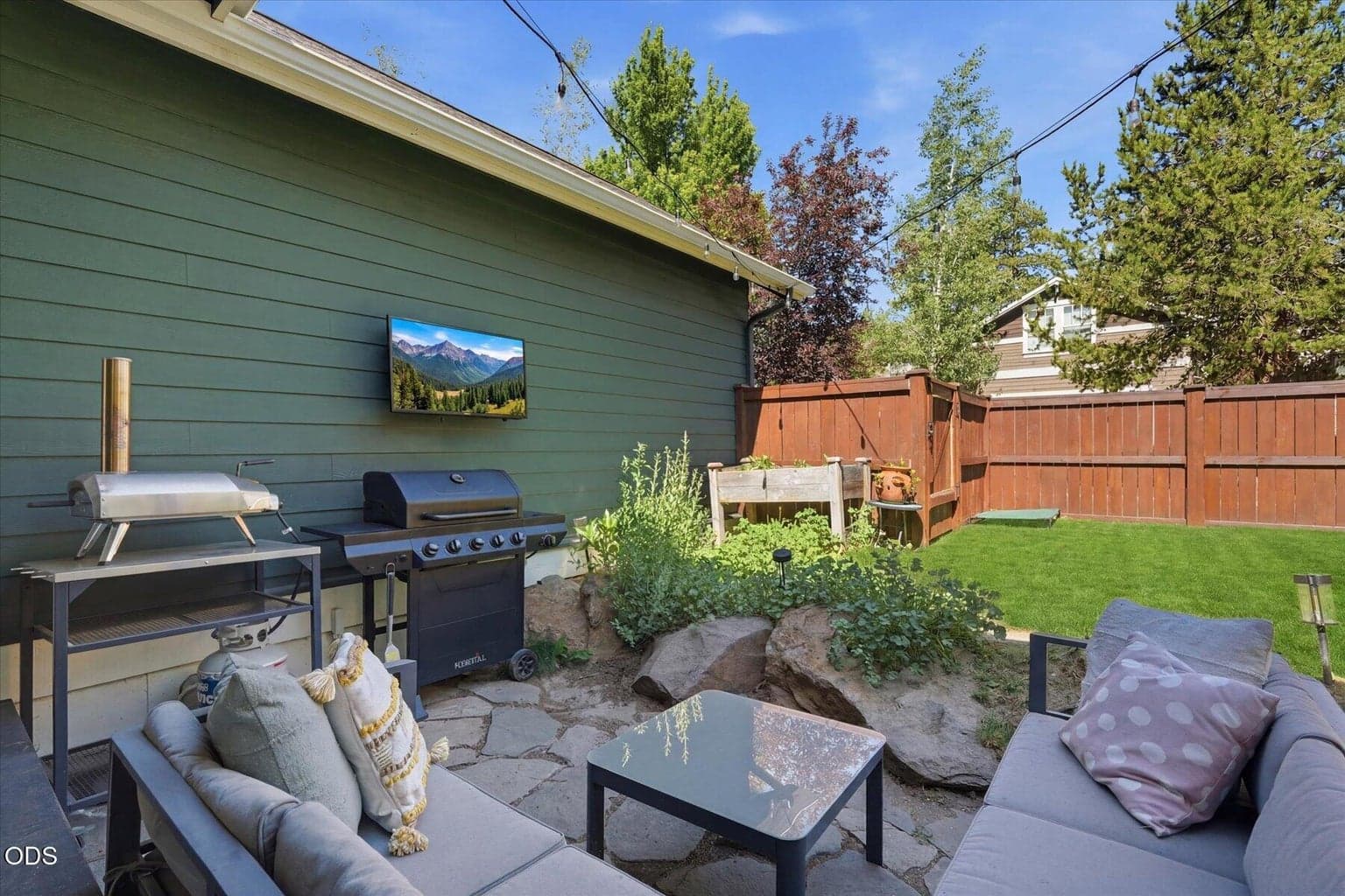 Photo of 1236 NW Mount Washington Drive 22 of 49