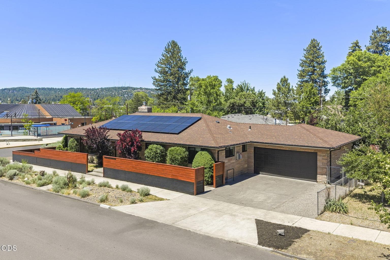 Photo of 408 NE Hawthorne Avenue 32 of 36