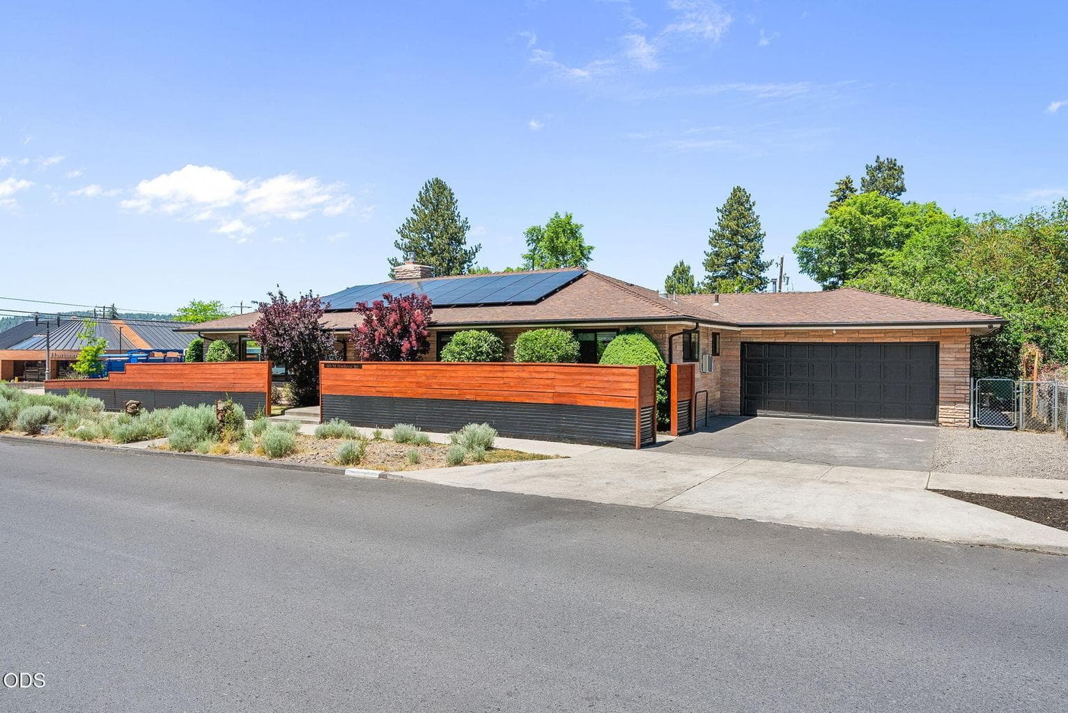 Photo of 408 Hawthorne Avenue 2 of 36