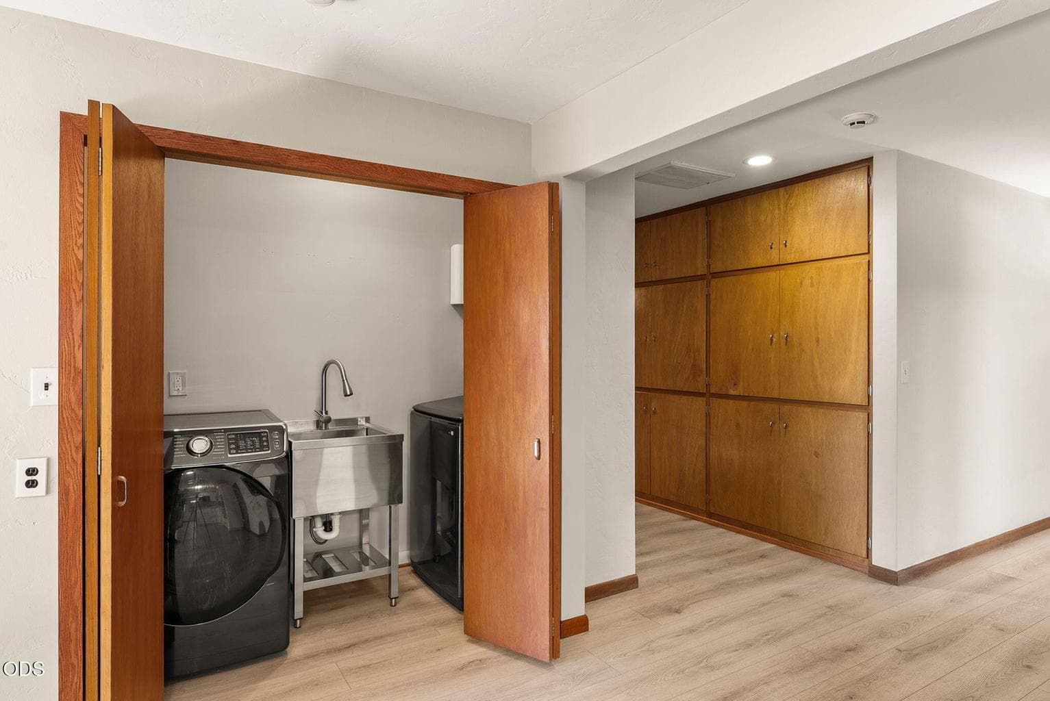 Photo of 408 NE Hawthorne Avenue 16 of 36
