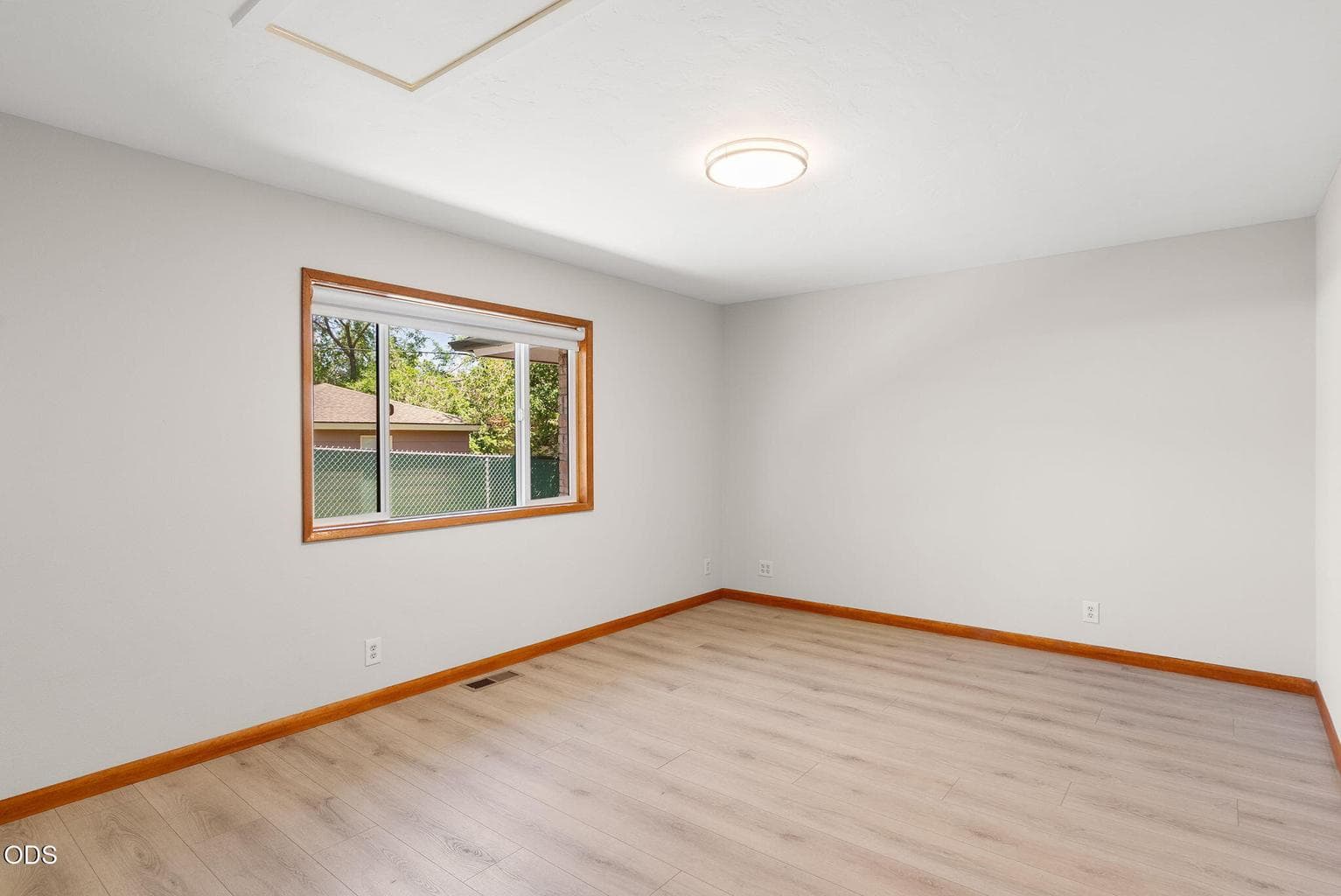 Photo of 408 NE Hawthorne Avenue 17 of 36