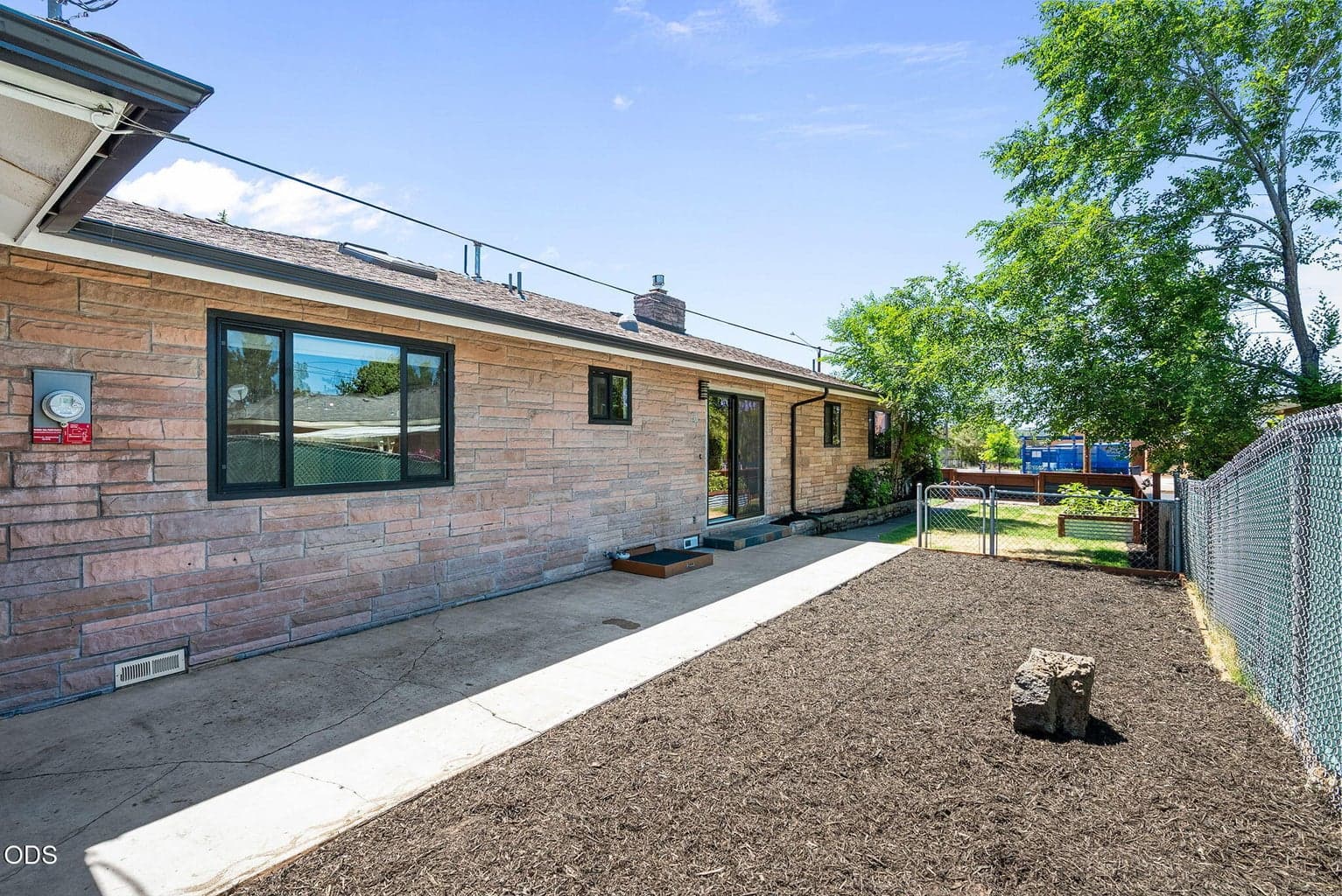 Photo of 408 NE Hawthorne Avenue 25 of 36