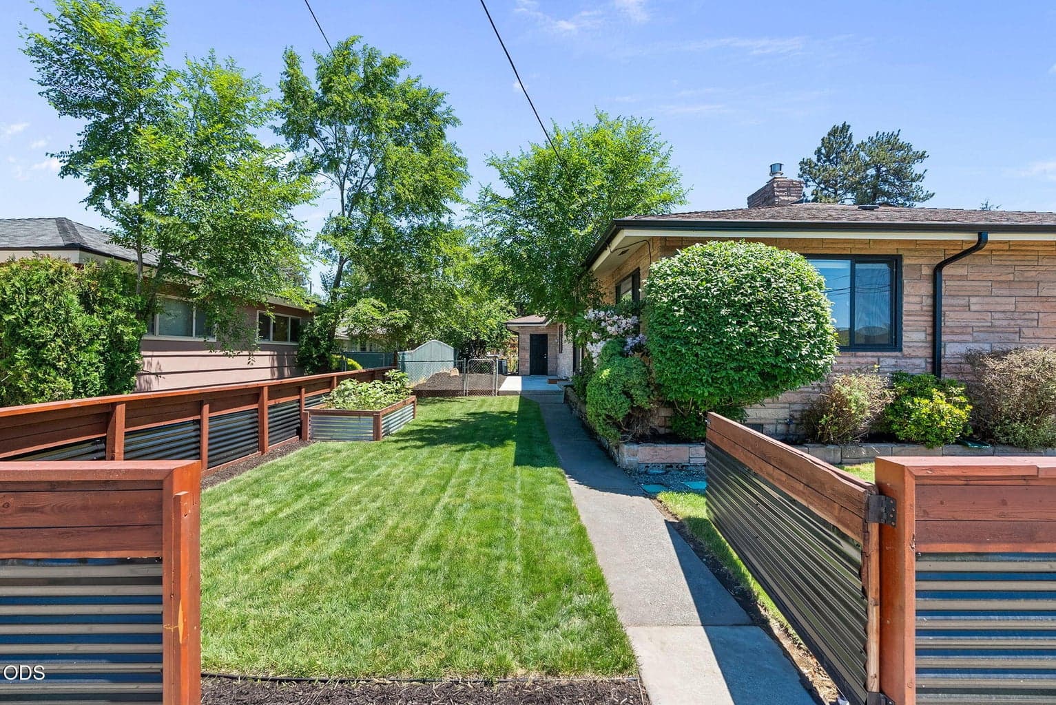 Photo of 408 NE Hawthorne Avenue 26 of 36