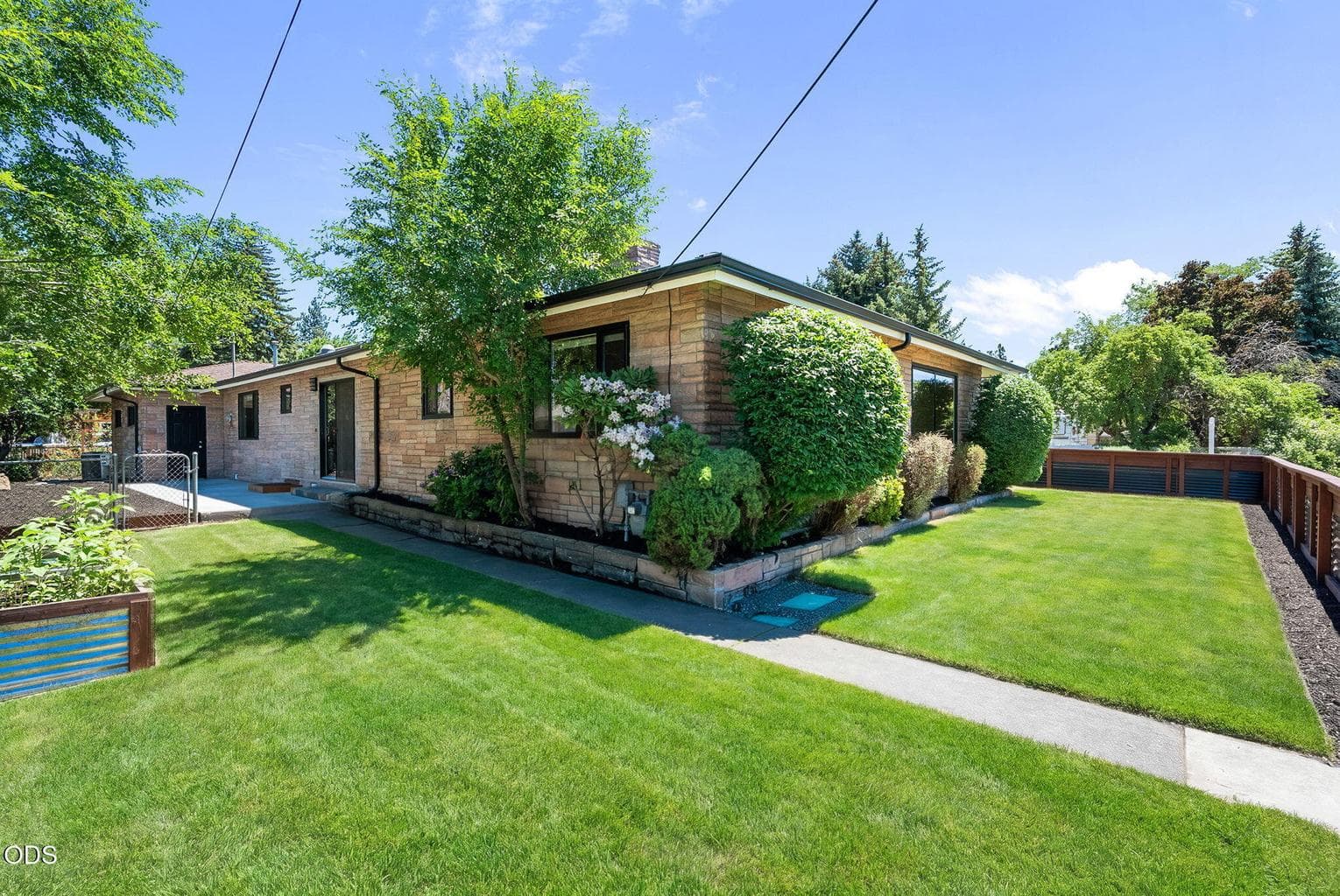 Photo of 408 NE Hawthorne Avenue 27 of 36