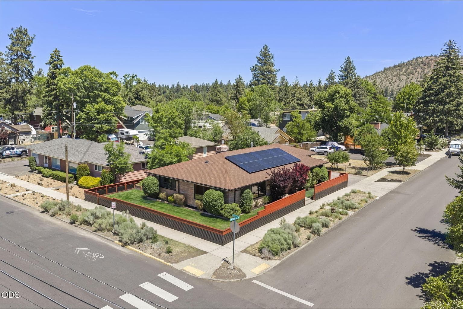 Photo of 408 NE Hawthorne Avenue 30 of 36