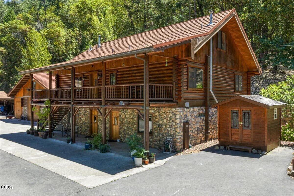 Photo of 8155 Rogue River 1 of 77