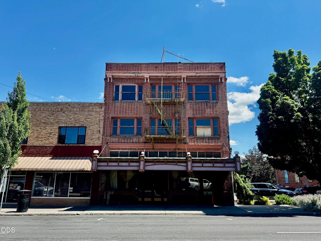 Photo of 1028 Main 2 of 23