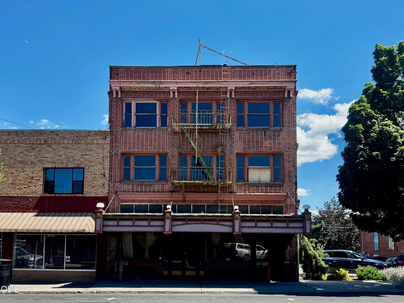 Photo of 1028 Main 3 of 23
