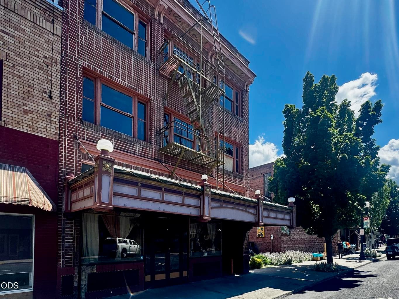 Photo of 1028 Main 4 of 23