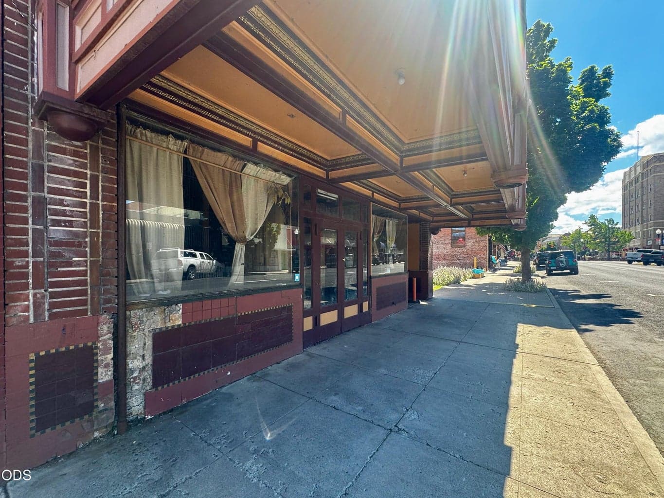 Photo of 1028 Main 5 of 23