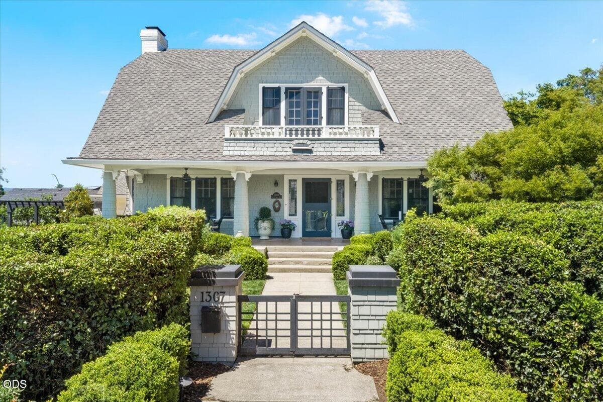 Photo of 1307 Queen Anne 1 of 76