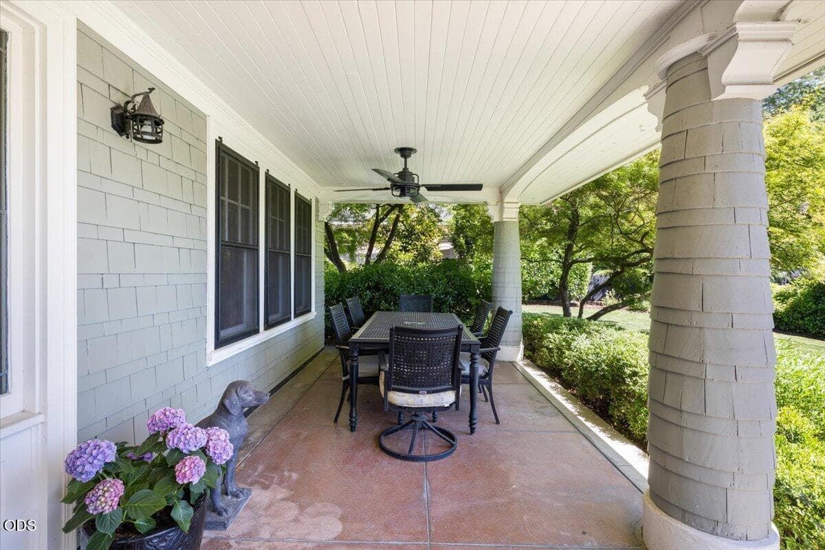 Photo of 1307 Queen Anne 5 of 76