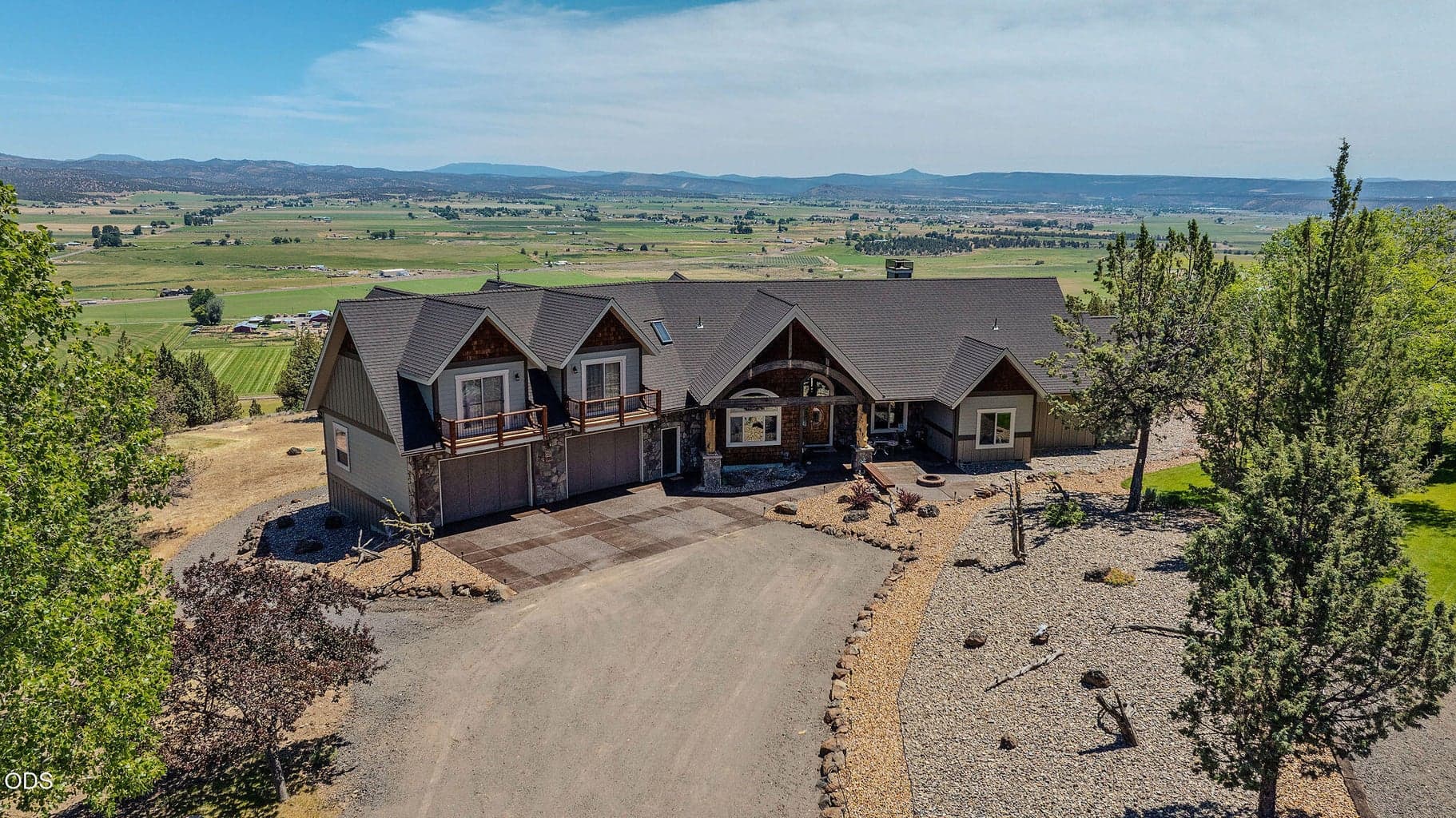 Photo of 9075 Panorama 1 of 49