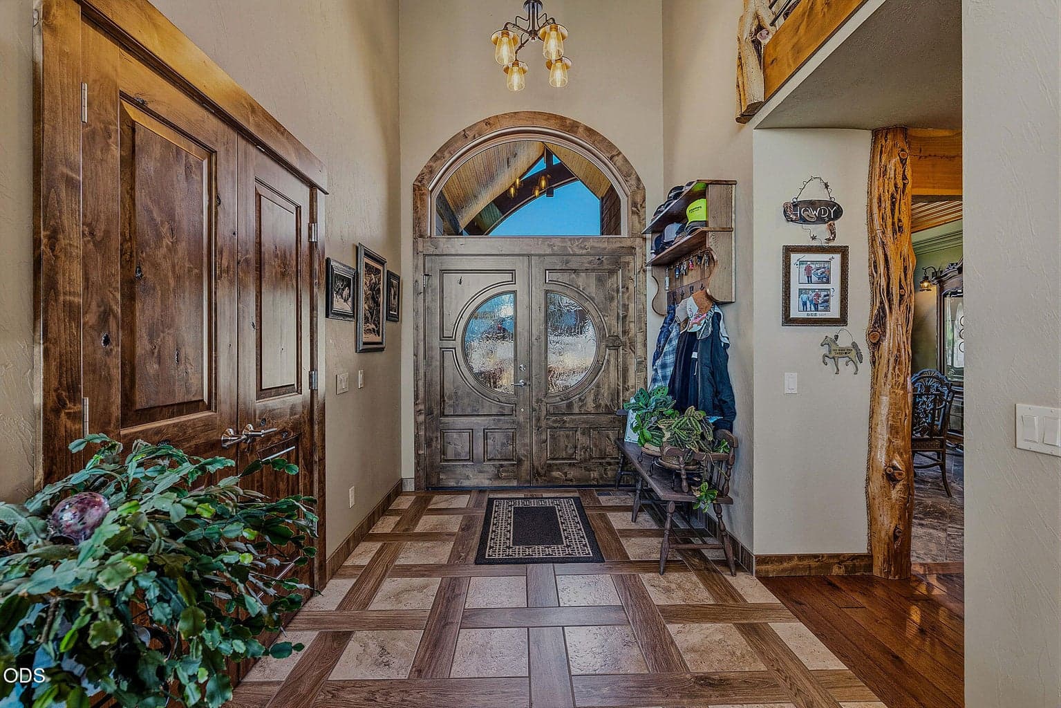 Photo of 9075 Panorama 4 of 49