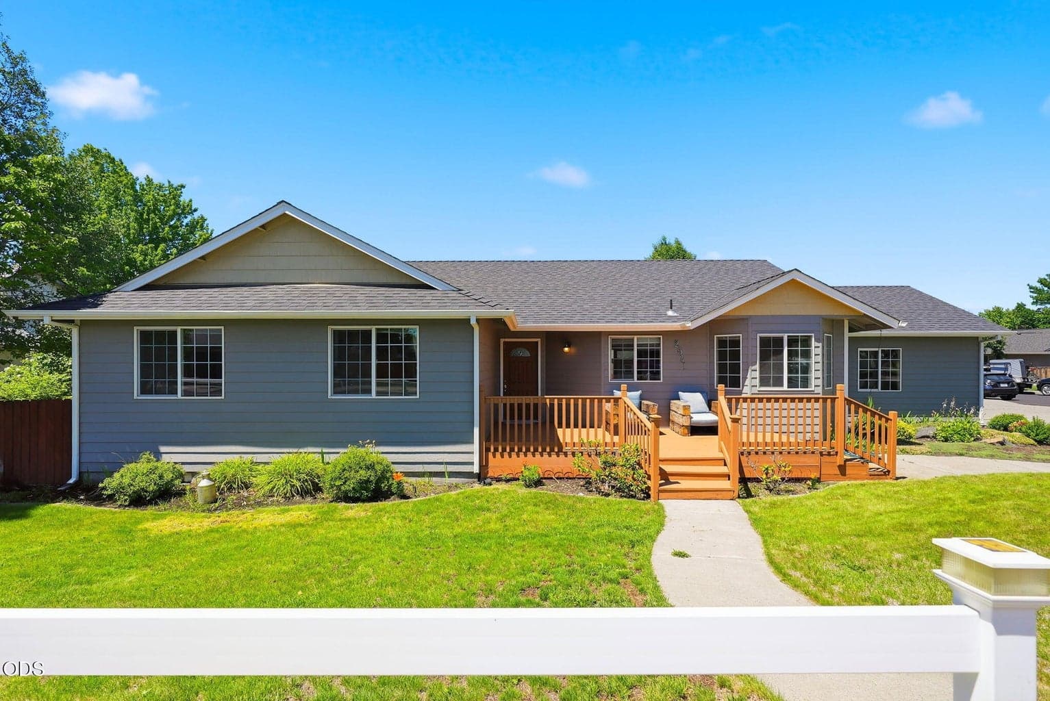 Photo of 2541 15th 2 of 47