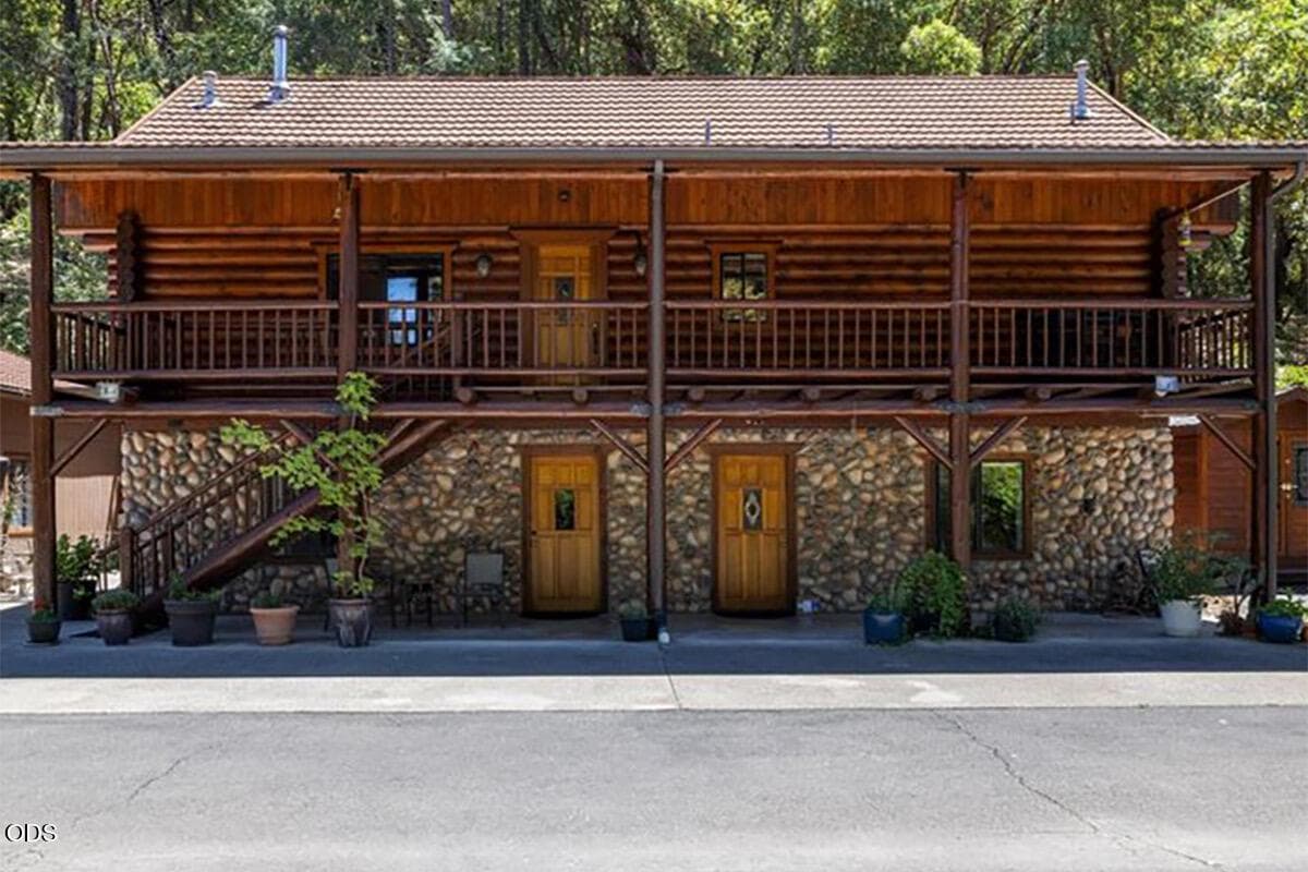 Photo of 8155 Rogue River 2 of 77