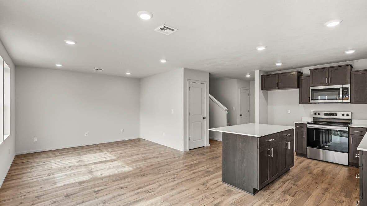 Photo of 2570 Addysen Park 4 of 22