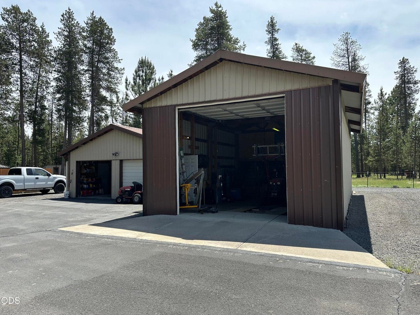 Photo of 15531 Federal Road 3 of 28