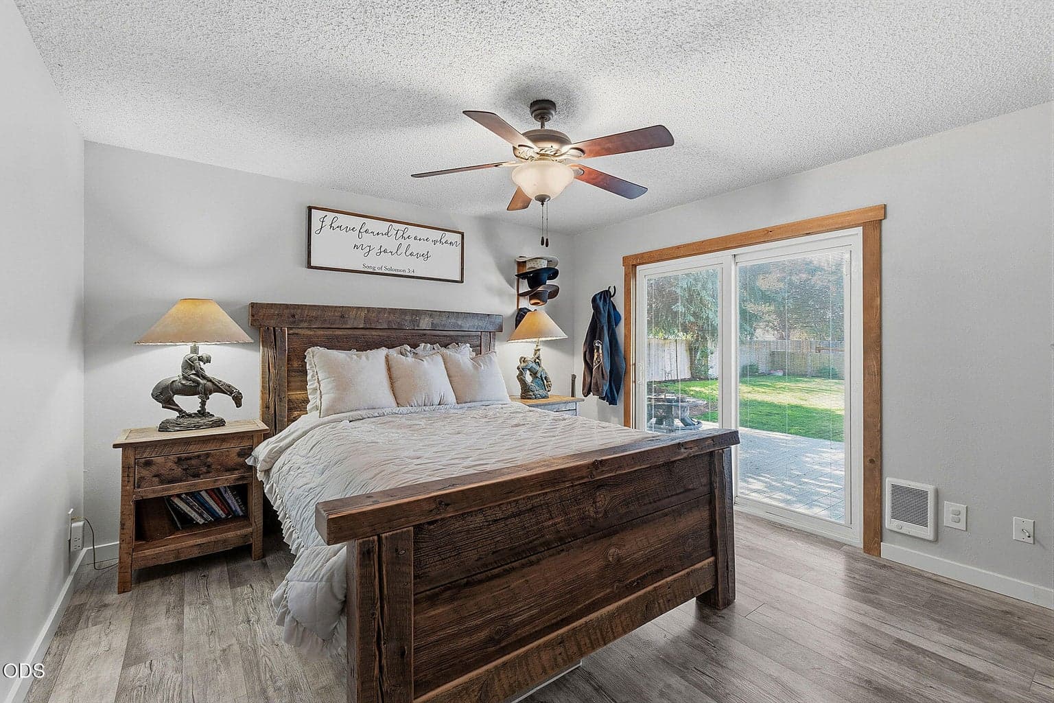 Photo of 524 NW Martingale Road 12 of 32