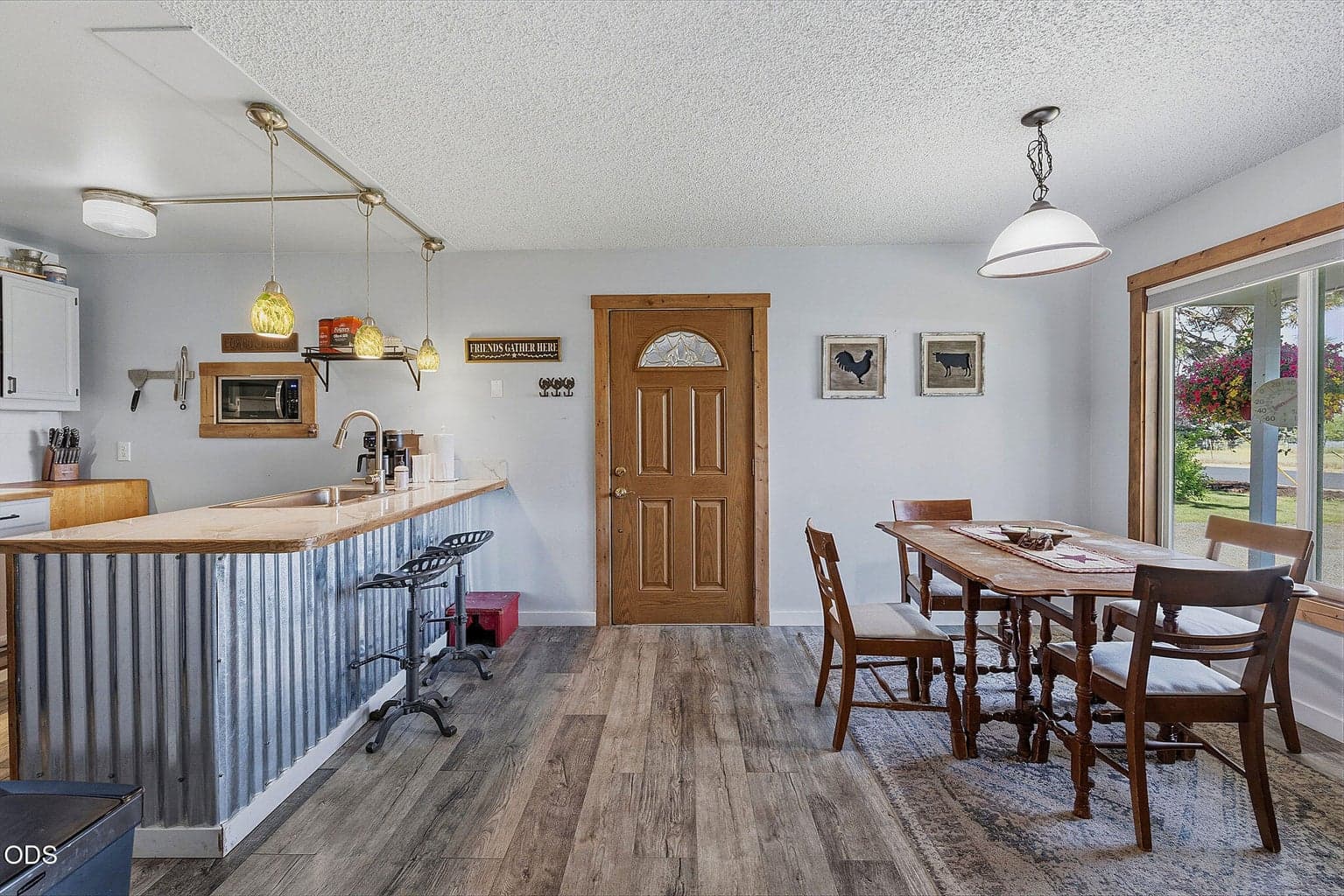 Photo of 524 NW Martingale Road 11 of 32